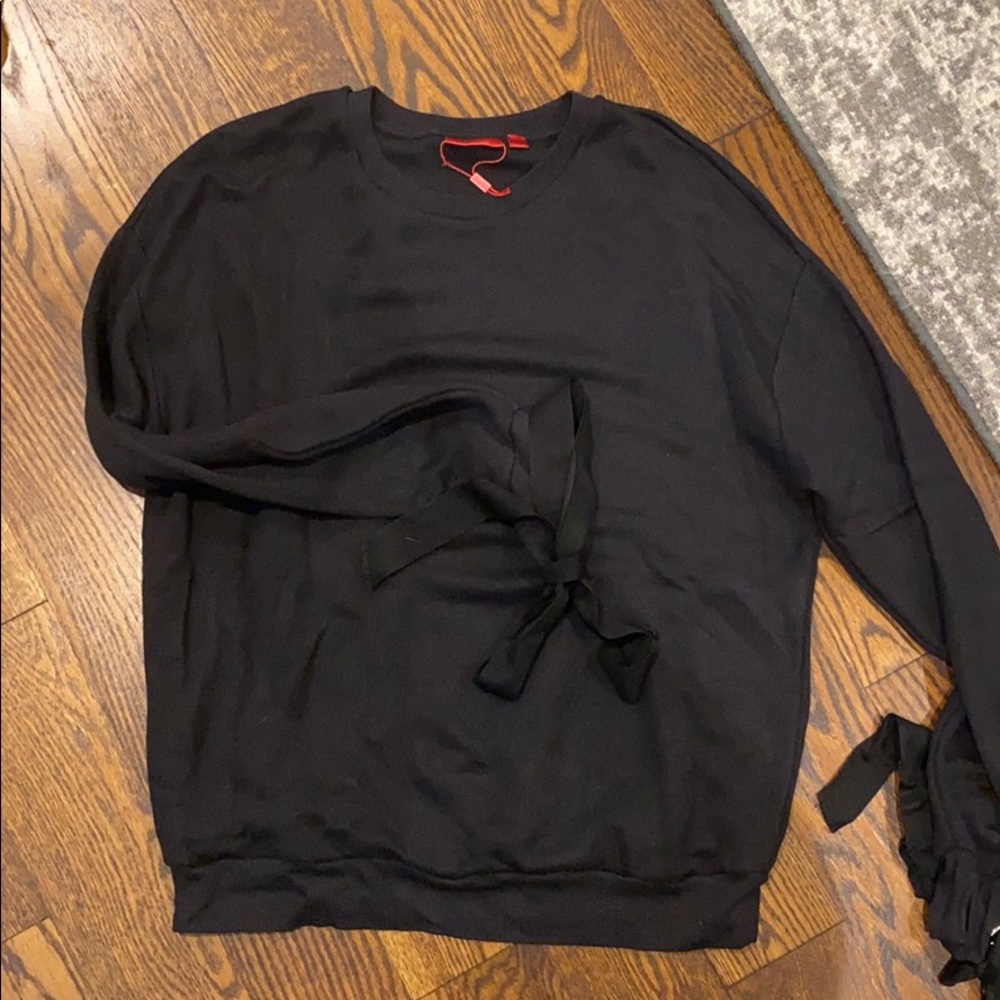 Ultra soft Hugo Boss crew neck sweatshirt w/ bows